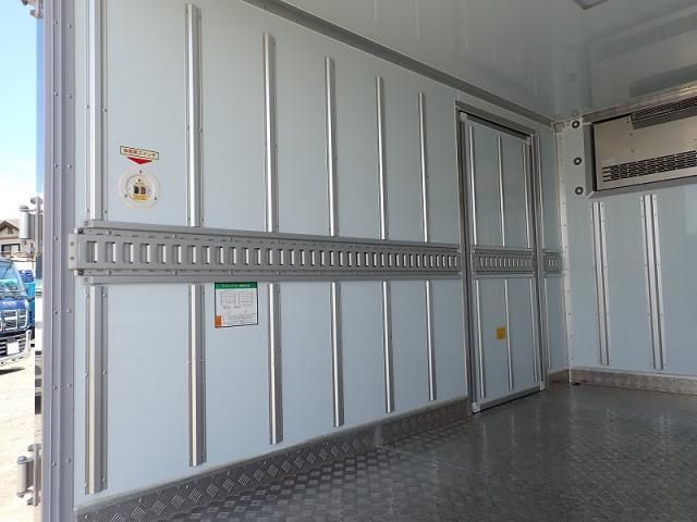 Mitsubishi CANTER 2024-12 7606797-9