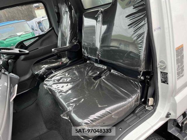 Mitsubishi CANTER 2019-05 7615382-23
