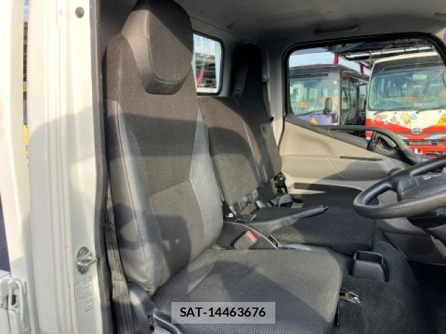 Mitsubishi CANTER 2019-03 7615384-23