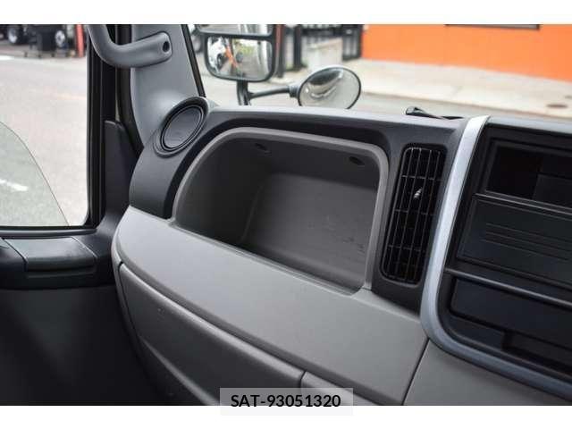 Mitsubishi CANTER 2021-04 7721715-23