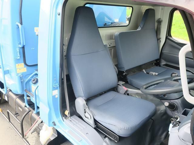 Mitsubishi CANTER 2015-08 7737852-16
