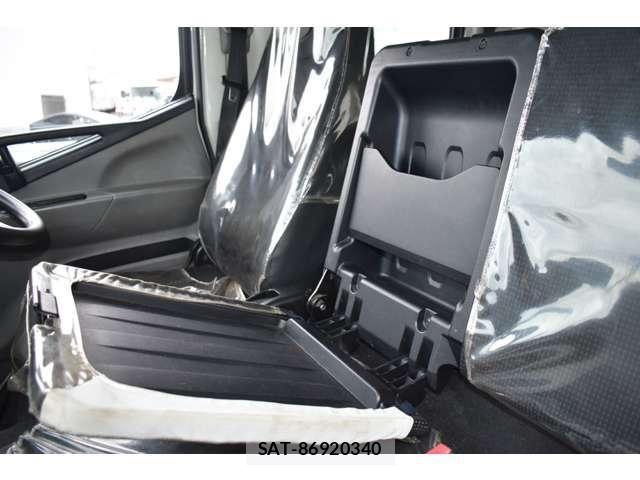 Mitsubishi CANTER 2019-06 7783237-11