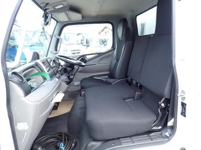 Mitsubishi CANTER 2019-07 7864640-13