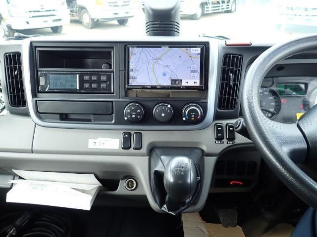 Mitsubishi CANTER 2019-07 7864640-15
