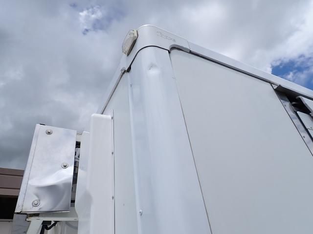 Mitsubishi CANTER 2019-07 7864640-26