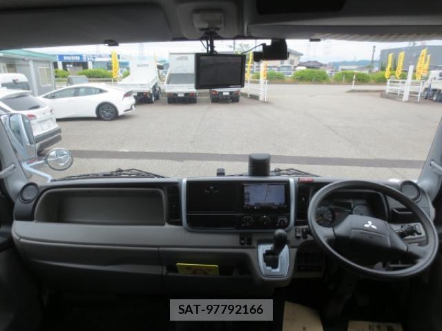 Mitsubishi CANTER 2019-04 7960814-15