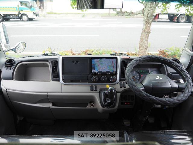 Mitsubishi CANTER 2017-05 7960880-13