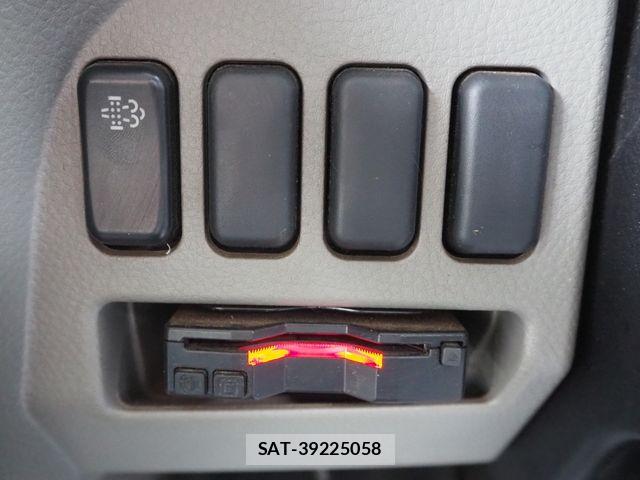 Mitsubishi CANTER 2017-05 7960880-16