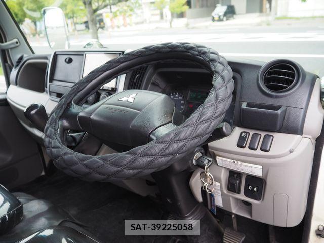 Mitsubishi CANTER 2017-05 7960880-1