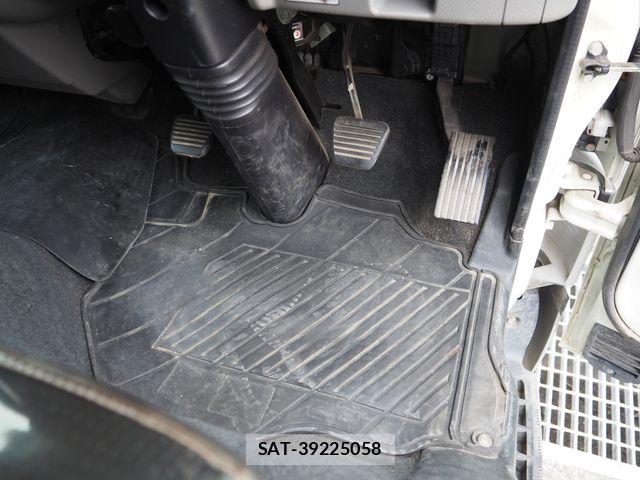 Mitsubishi CANTER 2017-05 7960880-22