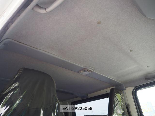 Mitsubishi CANTER 2017-05 7960880-23