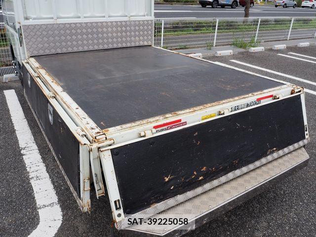 Mitsubishi CANTER 2017-05 7960880-26