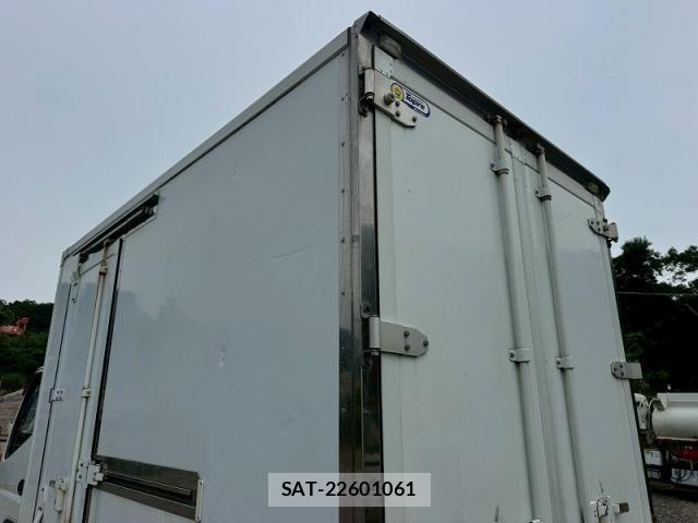 Mitsubishi CANTER 2015-06 7960890-14