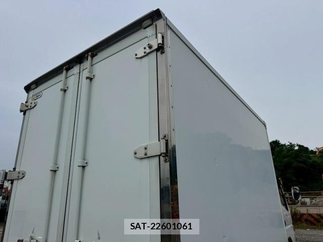Mitsubishi CANTER 2015-06 7960890-16