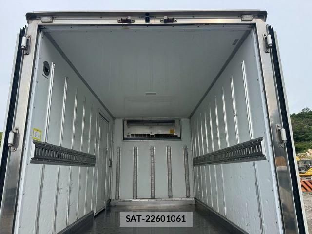 Mitsubishi CANTER 2015-06 7960890-19