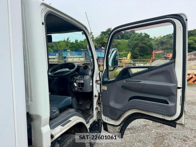 Mitsubishi CANTER 2015-06 7960890-24