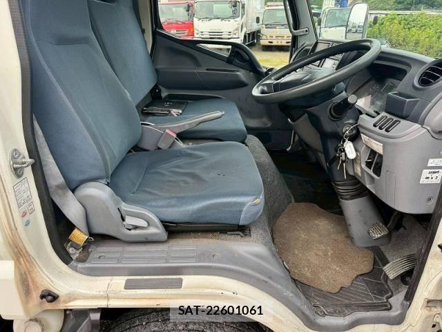 Mitsubishi CANTER 2015-06 7960890-25
