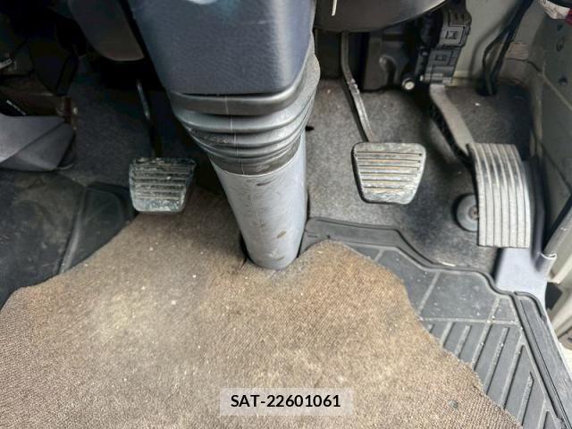 Mitsubishi CANTER 2015-06 7960890-26