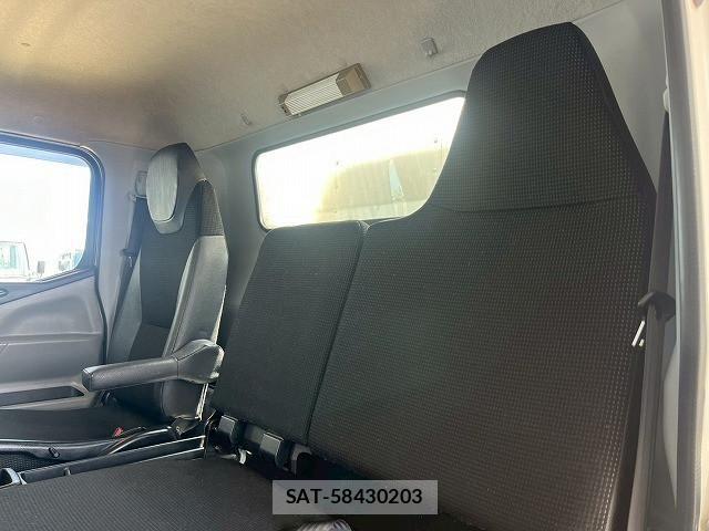 Mitsubishi CANTER 2020-03 7960838-24