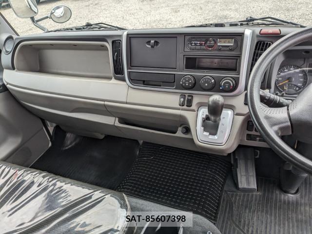 Mitsubishi CANTER 2018-02 7960823-26