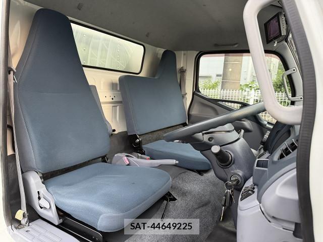 Mitsubishi CANTER 2015-05 7960832-17