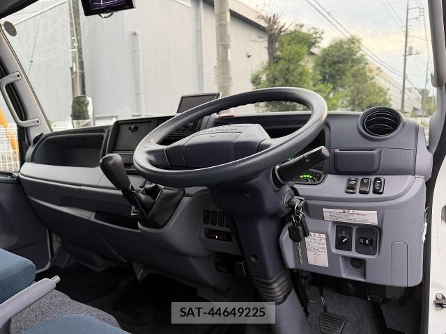 Mitsubishi CANTER 2015-05 7960832-18