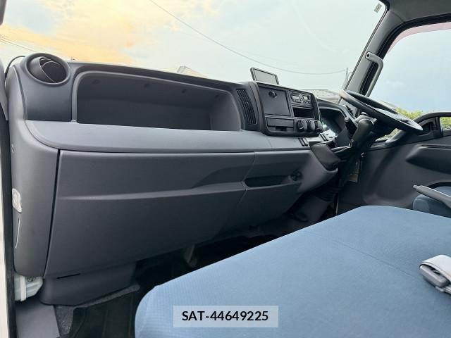 Mitsubishi CANTER 2015-05 7960832-22