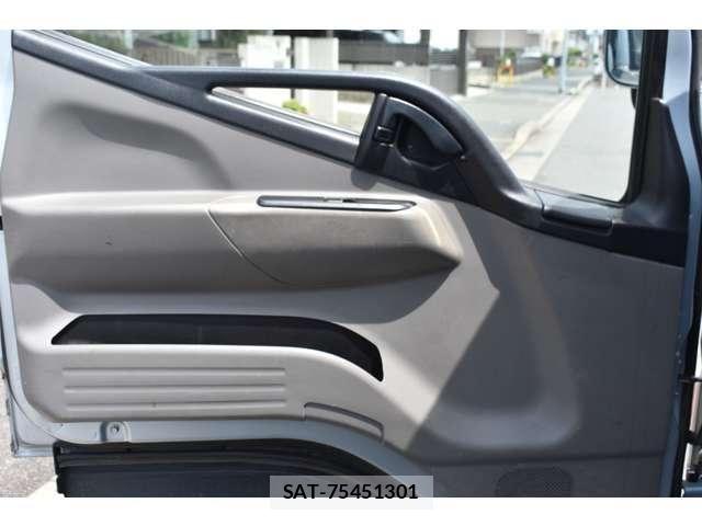 Mitsubishi CANTER 2017-03 7960889-10