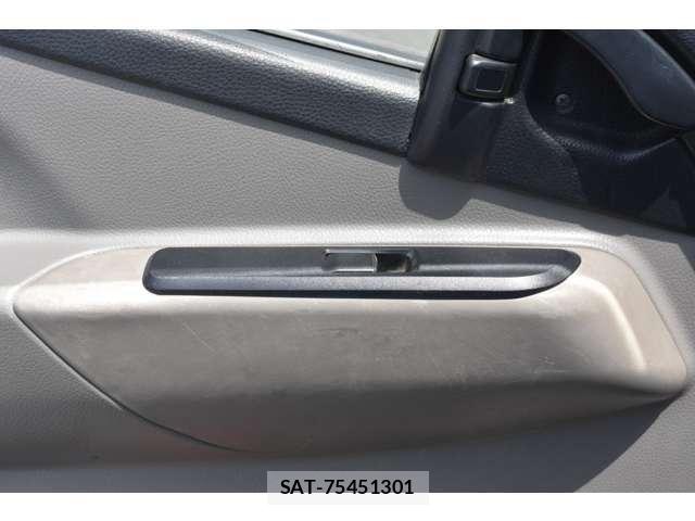 Mitsubishi CANTER 2017-03 7960889-11