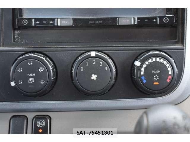 Mitsubishi CANTER 2017-03 7960889-22