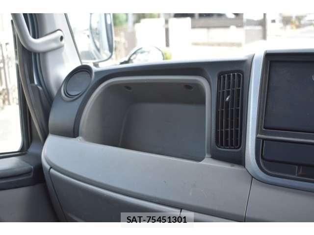 Mitsubishi CANTER 2017-03 7960889-24
