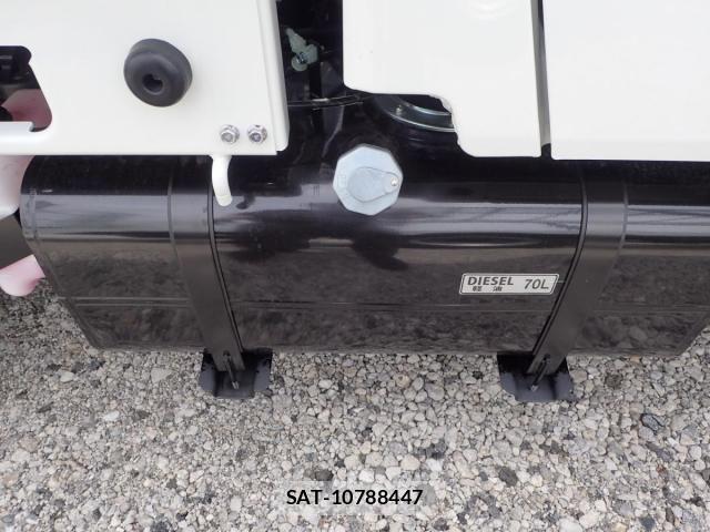 Mitsubishi CANTER 2026-04 7978725-5