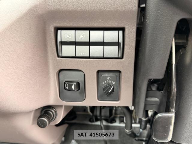 Mitsubishi CANTER 2026-04 7978719-18