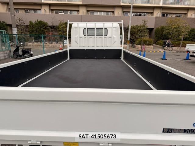 Mitsubishi CANTER 2026-04 7978719-5