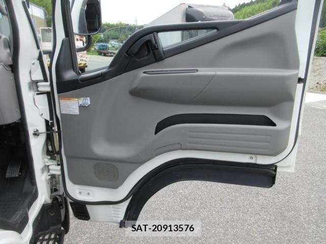 Mitsubishi CANTER 2019-04 7978740-7