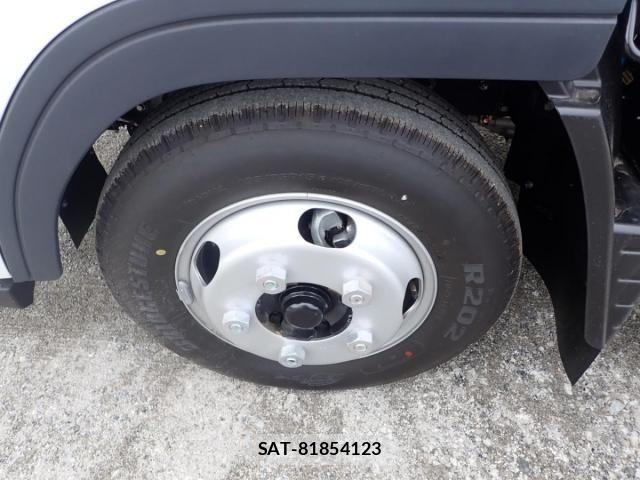 Mitsubishi CANTER 2026-04 7978727-23