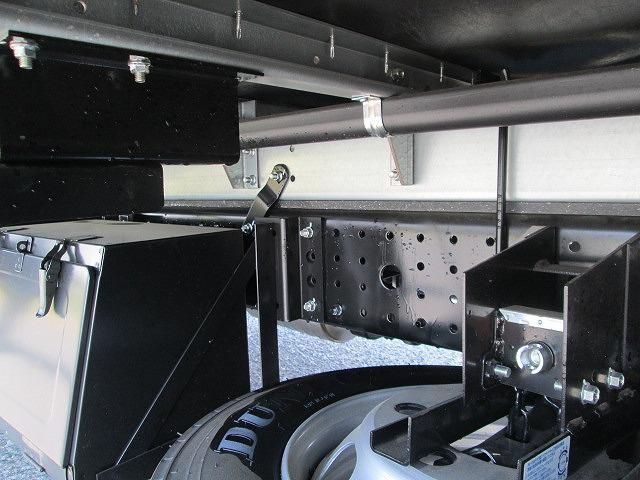 Mitsubishi CANTER 2026-01 8060553-23
