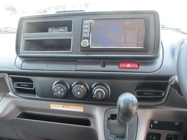 Mitsubishi CANTER 2026-01 8060553-27