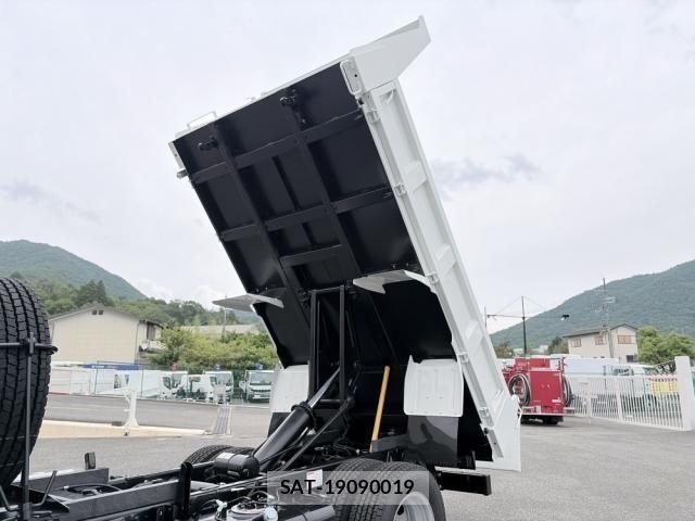 Mitsubishi CANTER 2026-03 8073161-23