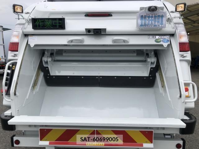 Mitsubishi CANTER 2026-03 8098389-12