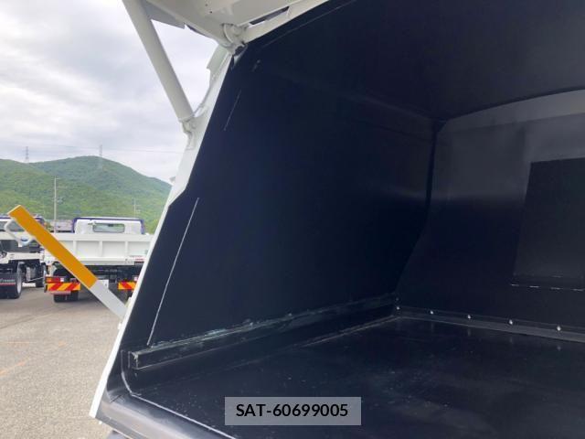 Mitsubishi CANTER 2026-03 8098389-16