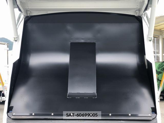 Mitsubishi CANTER 2026-03 8098389-20