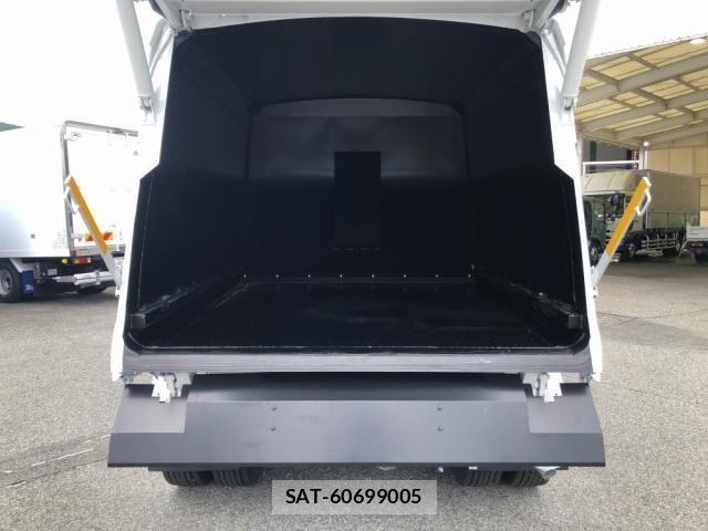 Mitsubishi CANTER 2026-03 8098389-6