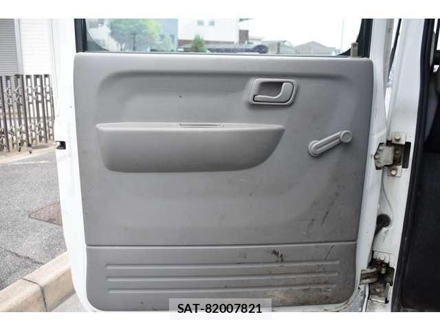 Mitsubishi CANTER 2017-01 8098397-15