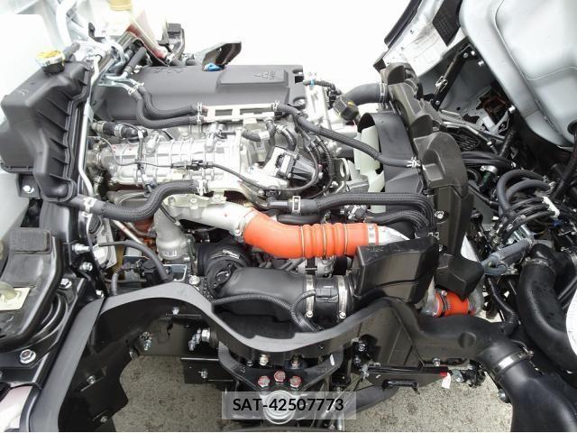 Mitsubishi CANTER 2026-03 8098390-9