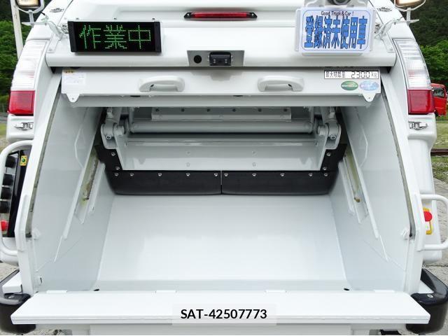 Mitsubishi CANTER 2026-03 8098390-11