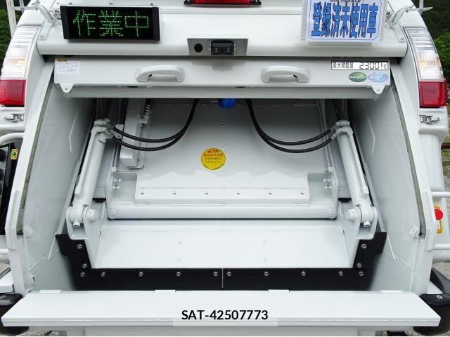 Mitsubishi CANTER 2026-03 8098390-12