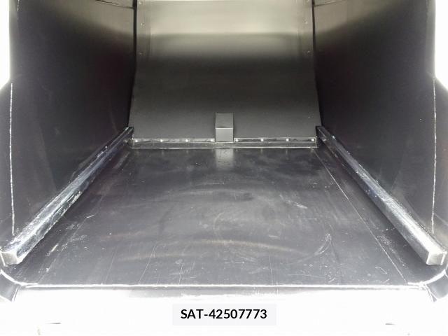 Mitsubishi CANTER 2026-03 8098390-18