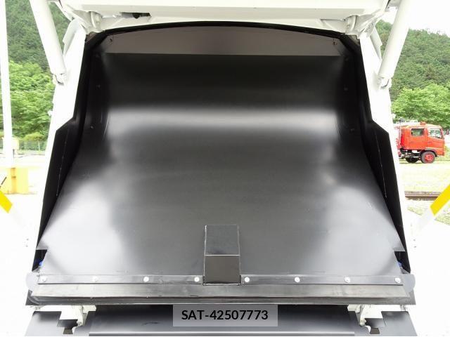 Mitsubishi CANTER 2026-03 8098390-19