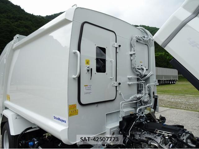 Mitsubishi CANTER 2026-03 8098390-23